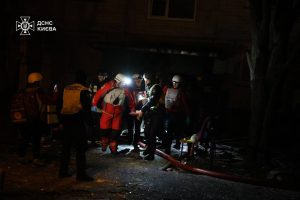 У Києві уламками російської ракети пошкоджено посольство Азербайджану