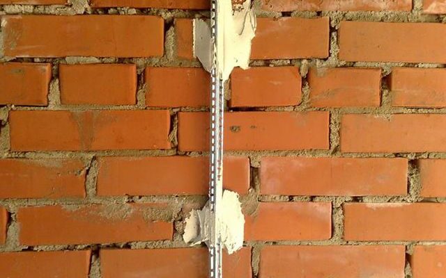 Оштукатурювання маяками: детальна інструкція для рівних стін