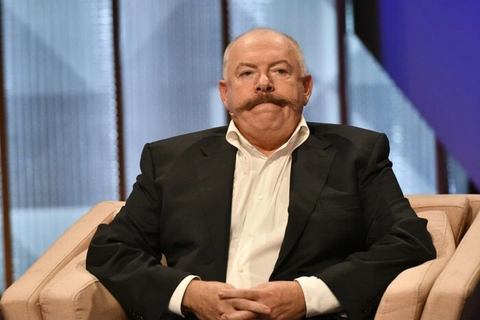 Обшуки у Піскуна у Франції: золото, валюта та годинники