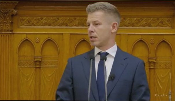 Мішки з подрібненими документами у Мінтрансі Угорщини