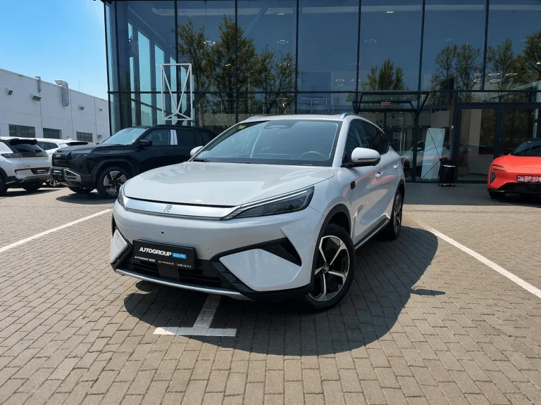 BYD: новий погляд на електромобілі та гібриди